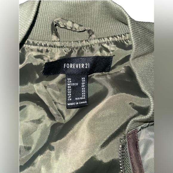 Forever 21 olive green cropped bomber jacket NWOT! - Picture 6 of 11